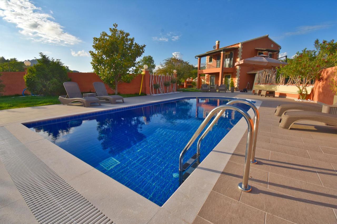 Villa Alex Sinarades ภายนอก รูปภาพ