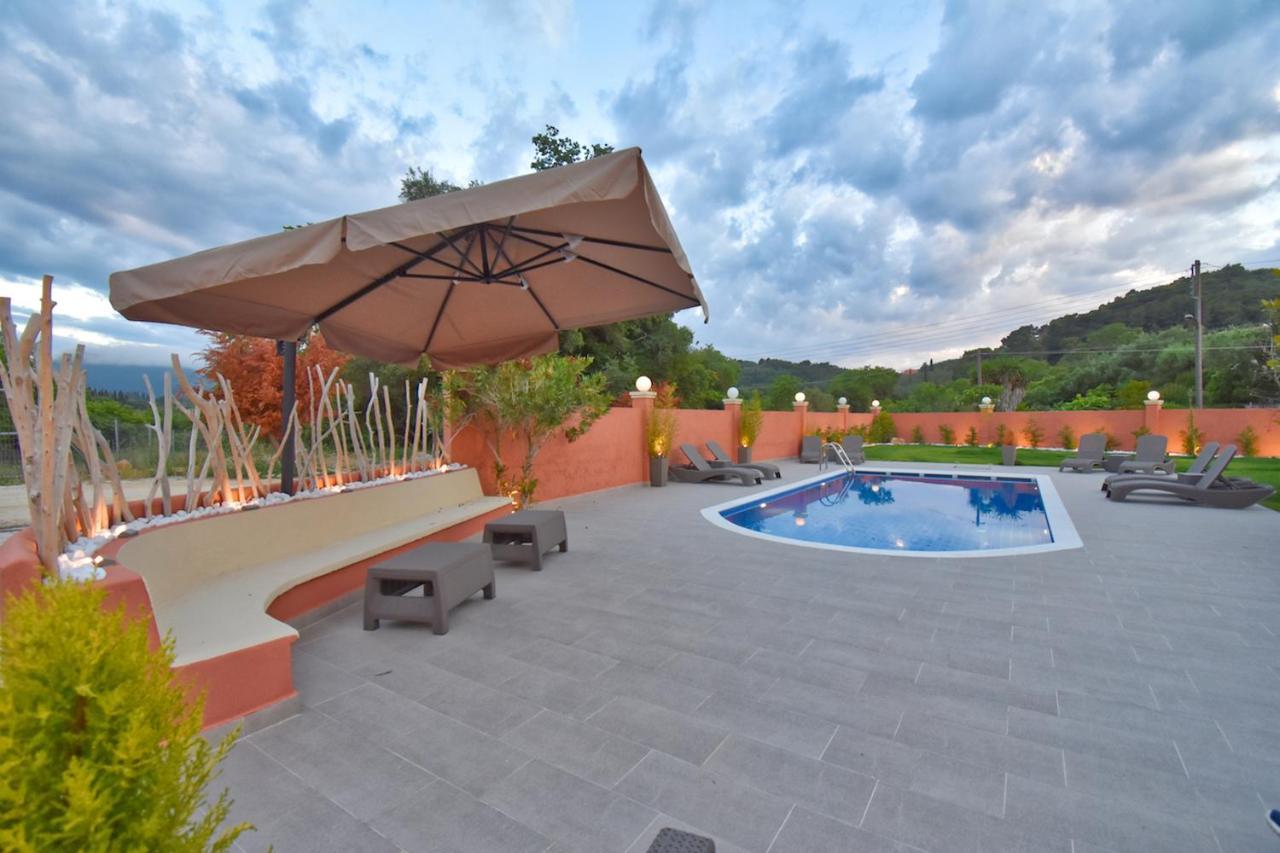 Villa Alex Sinarades ภายนอก รูปภาพ