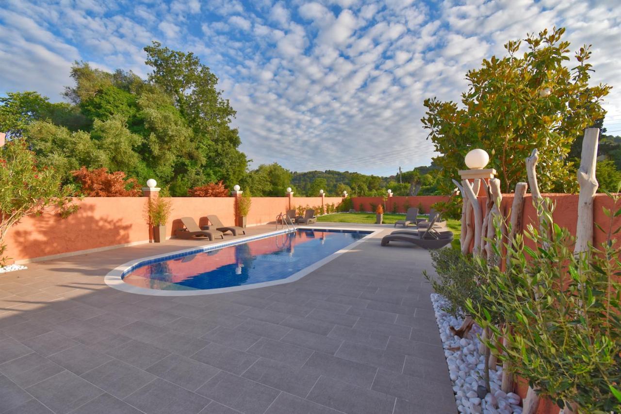 Villa Alex Sinarades ภายนอก รูปภาพ