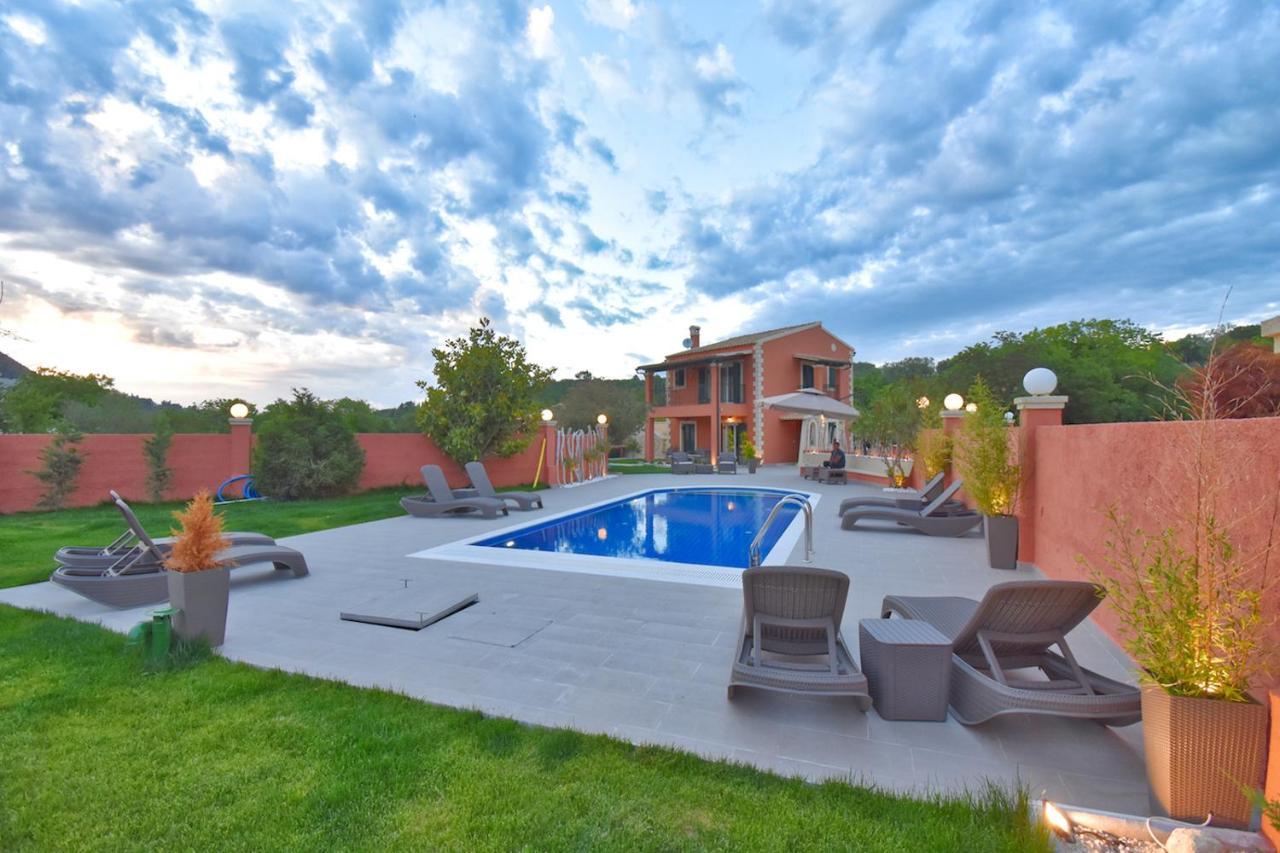 Villa Alex Sinarades ภายนอก รูปภาพ