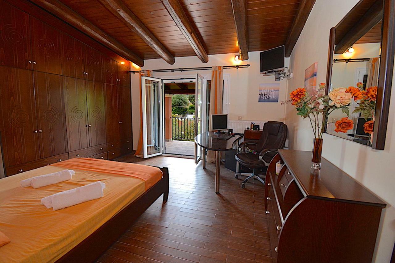 Villa Alex Sinarades ภายนอก รูปภาพ