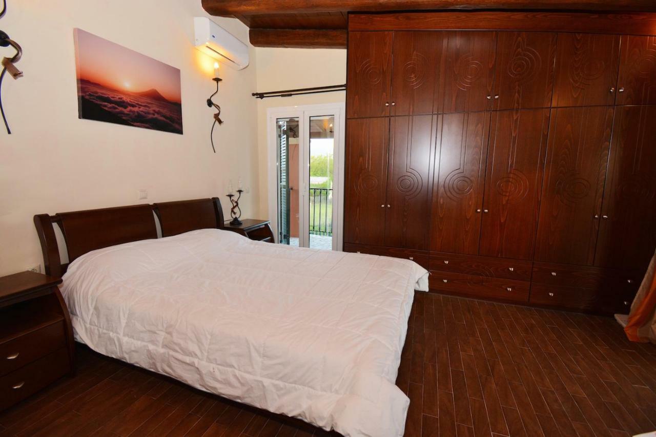 Villa Alex Sinarades ภายนอก รูปภาพ